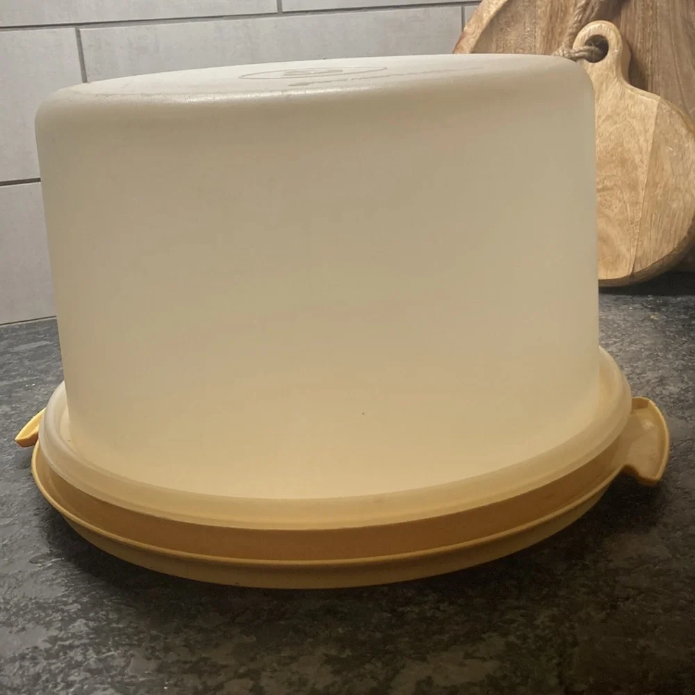 Vintage Tupperware layer cake carrier/server.  In near perfect condition.